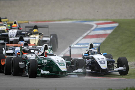 Tæt race i Assen efter start i race 1. Johan nr. 12.